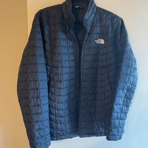 Mens North Face Thermoball Jacket. Like new. Size Large. Navy.